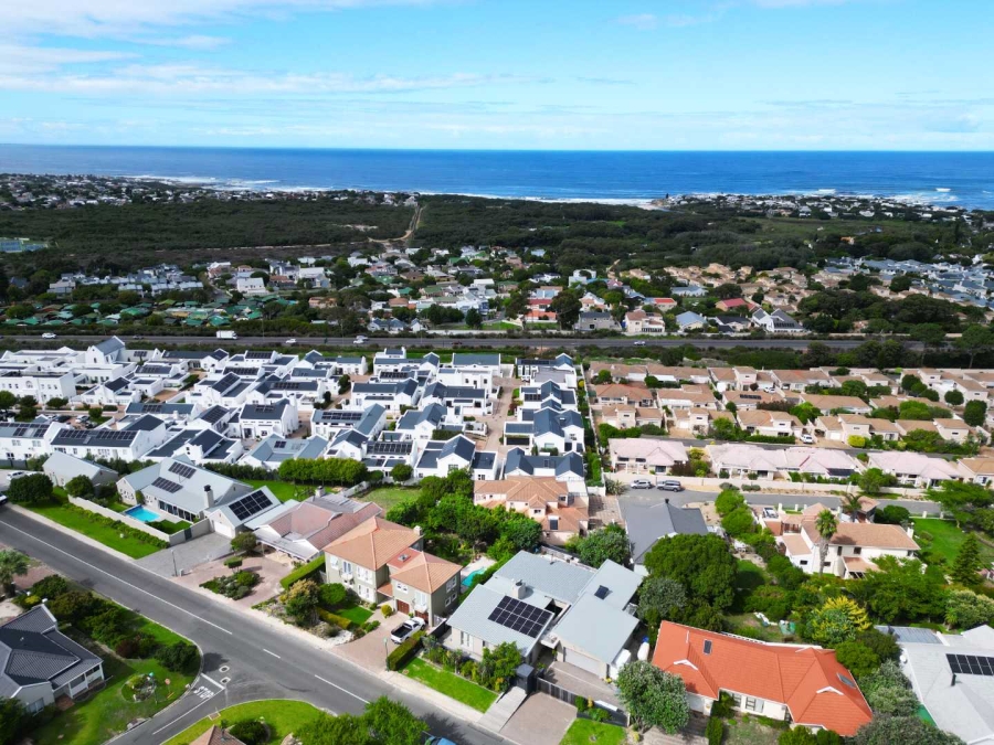 5 Bedroom Property for Sale in Chanteclair Western Cape